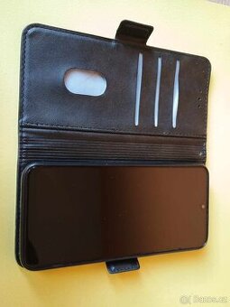 Samsung Galaxy A20E s pouzdrem