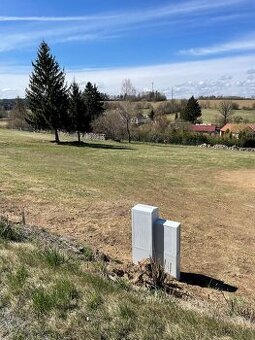 Stavebni pozemek Vyskytna 1 400 m2 s projektem a povolenim