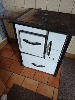 KUCHYŇSKÝ SPORÁK NA TUHÁ PALIVA