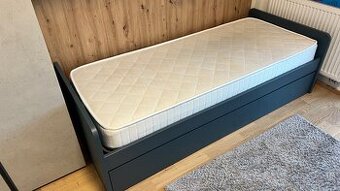 Pastel s výsuvným lůžkem