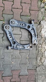 Rameno pravé - 5Q0 407 152 L.