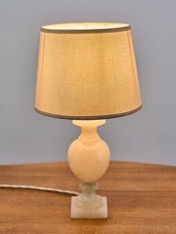 Starožitná stolní lampička z mramoru s látkovým stínidlem