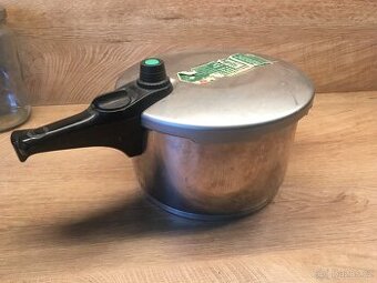 tlakový hrnec (papiňák)