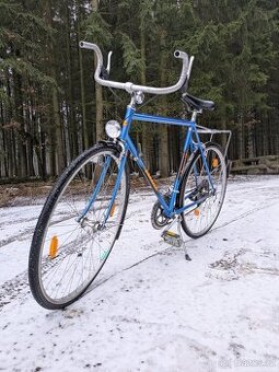 Silniční kolo favorit