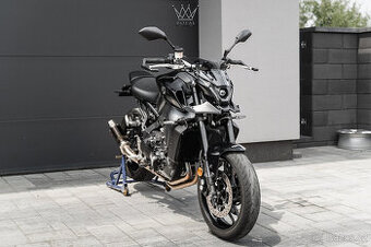 Yamaha MT-09 + Výfuk Akrapovič so zvodami