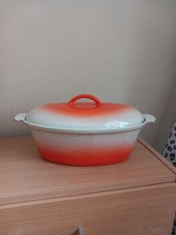 Starý litinový hrnec