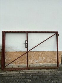 Kovový rám vrat+dveří