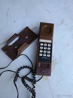 Tlačítkový telefon na pevnou linku a přenosný tel .Panasonic