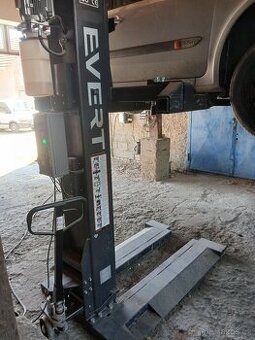 Jednosloupový mobilní zvedák 2500kg