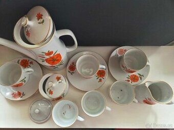 krásná sada nádobí porcelánová konvička s hrníčky, podšálky