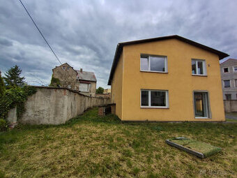 Prostorný dům po rekonstrukci, Dubí-Pozorka
