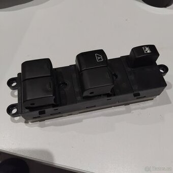 Přepínače ovládání oken Nissan Pathfinder Navara D40