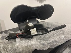 Tesla externí displej Carda