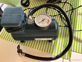 Kompresorek do auta 12V