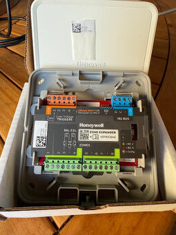 Honeywell MPIEIO84E MaxPro Expander - 1