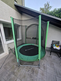Trampolína