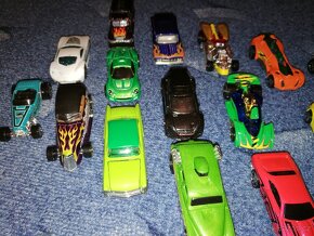 Autíčka Hot Wheels