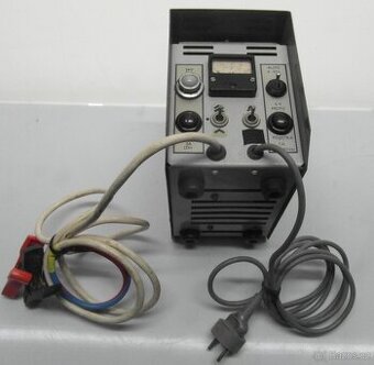 Nabíječka moto baterií/autobaterií 6V a 12V DUK3
