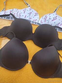 Nové podprsenky, Triumph