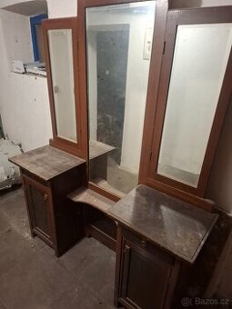 Starožitný toaletní stolek v původním stavu