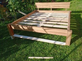 Dubová manželská postel