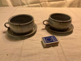 dva porcelánové šálky s podšálkem