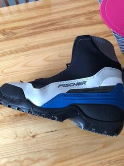 Běžky, boty, hůlky