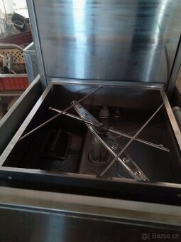 Myčka kapotová gastro