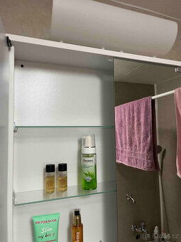 Zrcadlová galerka s osvětlením