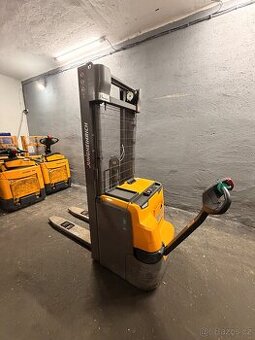 Vysokozdvižný vozík s váhou Jungheinrich EJC 220 za 59.000Kč