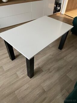 Konferenční stolek černo bílý