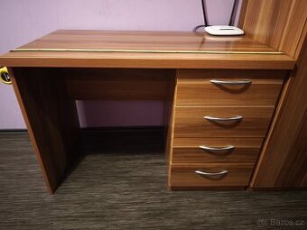 Psací stůl