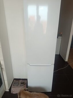 Prodám ledničku a pračku obojí značky eta