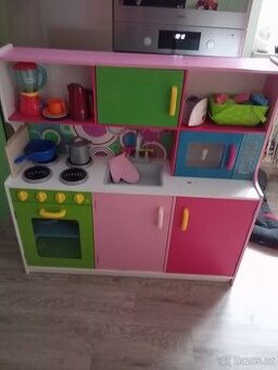 Dětská dřevěná kuchyňka