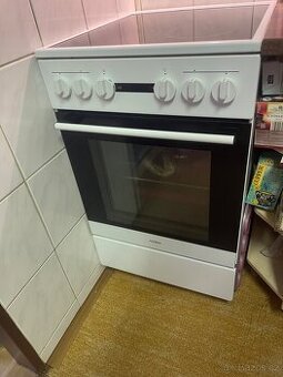 Elektrický sporák Mora s varnou deskou