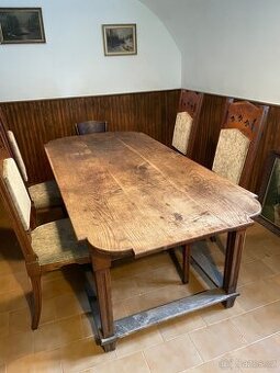 Jidelni stul s zidlemi starozitny