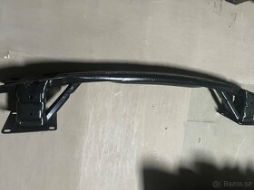 Audi Q5 zadní výztuhu