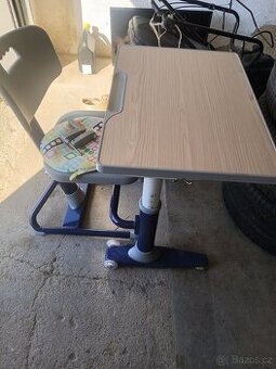 Rostoucí stůl včetně rostoucí zidle