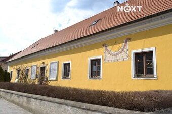 Pronájem komerční Obchodní prostory, 137㎡