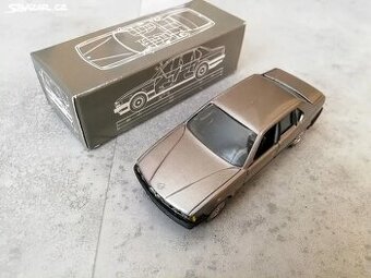 BMW E32 - model ke světové premiéře RARITA 1:45