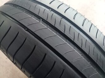 205/60 R16 MICHELIN (3818)