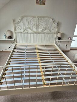 Bílá kovová postel 160x200