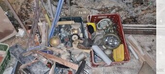 Poklad z půdy. Magneton, elektro souč.světla...