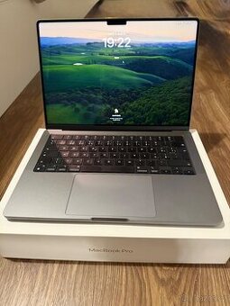MacBook Pro 14,2", Apple M3, 4 cykly