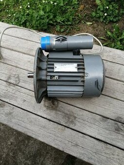 Prodám přírub.motor 220V,2840ot,,0,75kW-MEZ Mohelnice