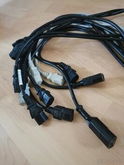 15ks Napájecích kabelů IEC C13 - 1