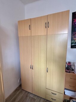 Prodám velkou šatní skříň