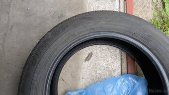 Prodám 4xpneu Dunlop letní 215/60/17