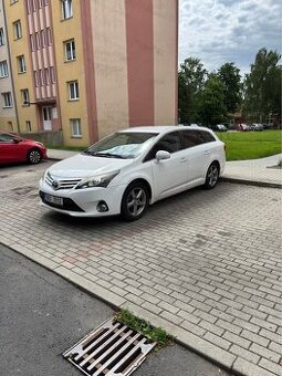 Toyota Avensis 2.2 D4D 110 kW 2012 NEPOJÍZDNÁ