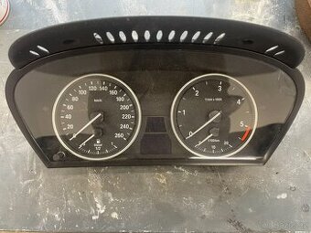 Budíky na BMW E70 x5